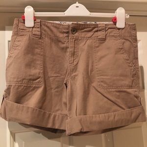Short brown cargo shorts